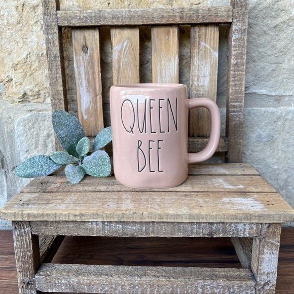🆕 Rae Dunn | 🐝 "QUEEN BEE" Mug! - Picture 8 of 8